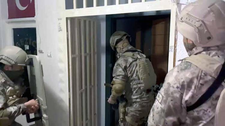 35 RUHSATSIZ SİLAH ELE GEÇİRİLDİ