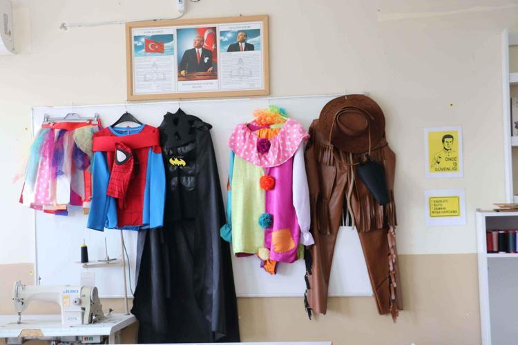 HARÇLIKLARIMIZI BU KIYAFETLERDEN KAZANIYORUZ