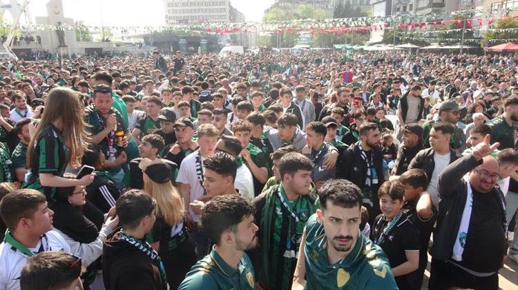 DEV EKRANDA BİRLİKTE İZLEDİLER