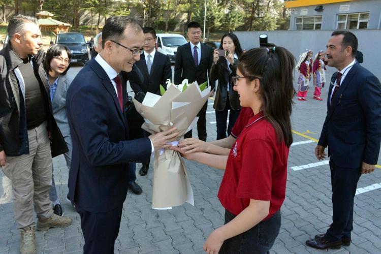 ÇİN HALKI TÜRK HALKININ BU AFETTE ÇEKTİKLERİNİ ÇOK İYİ HİSSEDİYOR