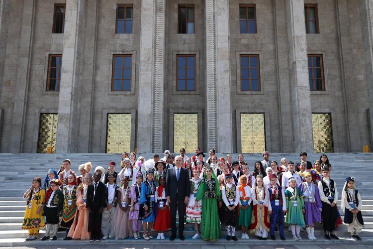 BİZ BÜYÜKLERE DE DERS VERİYORSUNUZ