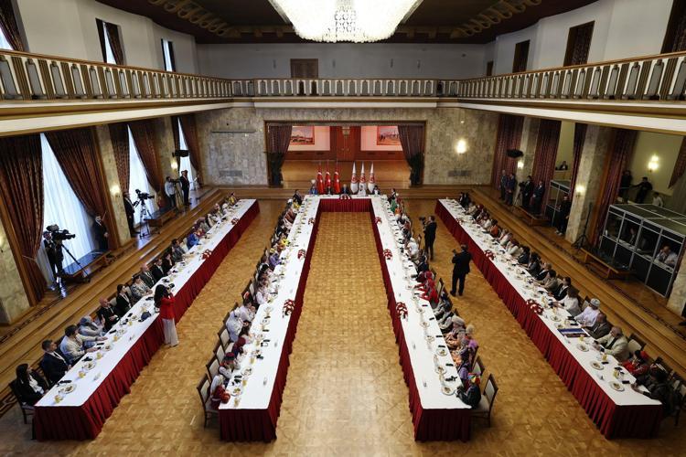 BİZ SİYASETÇİLERİN DE SORUMLULUĞUDUR