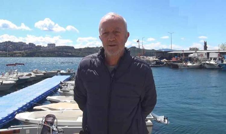 BALIKÇILAR GÜNLERİNİ AĞ TEMİZLEMEKLE GEÇİRİYOR