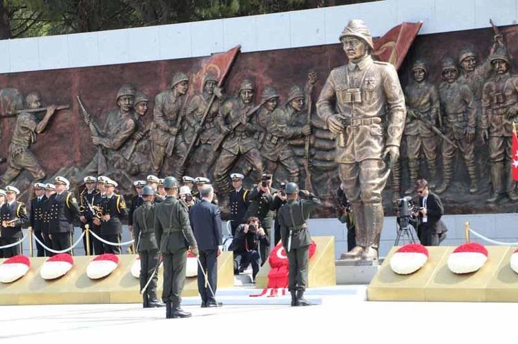 GENÇLERİMİZ ONURLA TAŞIMAKTADIR