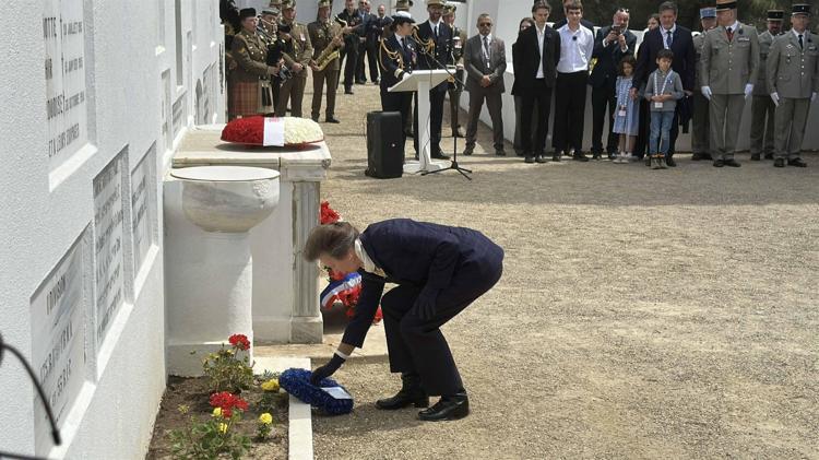 FRANSIZ VE İNGİLİZ ANITINDA TÖREN