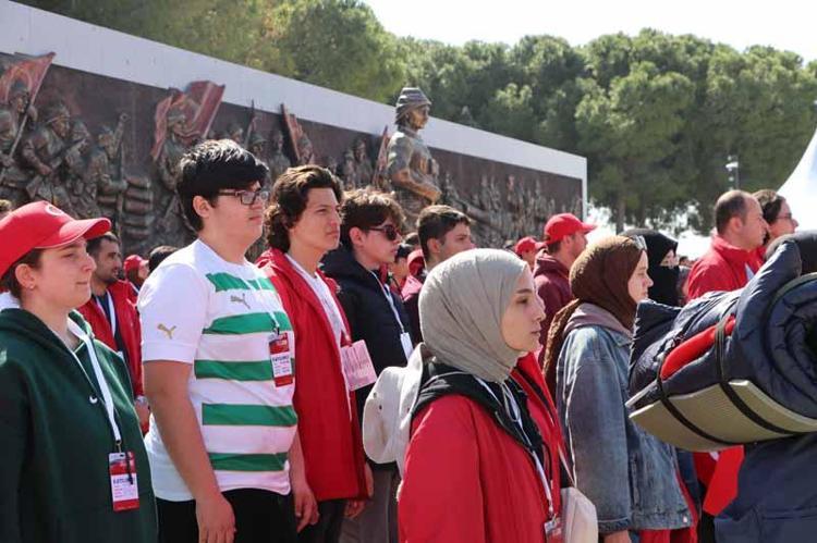 KÖKÜ SAĞLAM OLMAYAN AĞAÇ EN UFAK RÜZGARDA DEVRİLİR