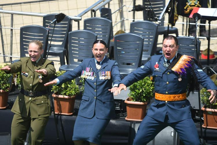 ANMA TÖRENİ HAKA DANSI İLE SON BULDU