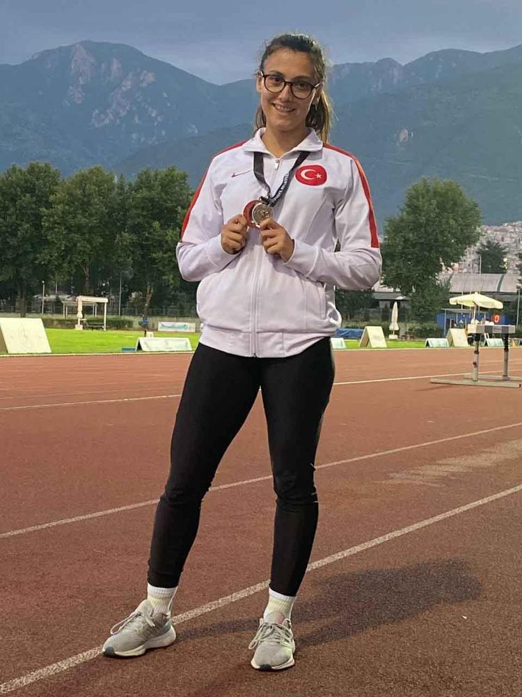 İNANIYORUM BİR GÜN BAŞARACAĞIM