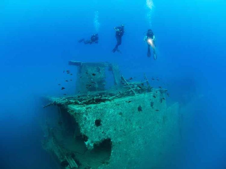 84 YILDIR SU ALTINDA