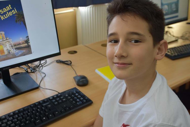 ATATÜRK İLE DERTLEŞEN BİR KIZ ÇOCUĞUNU YAZDI