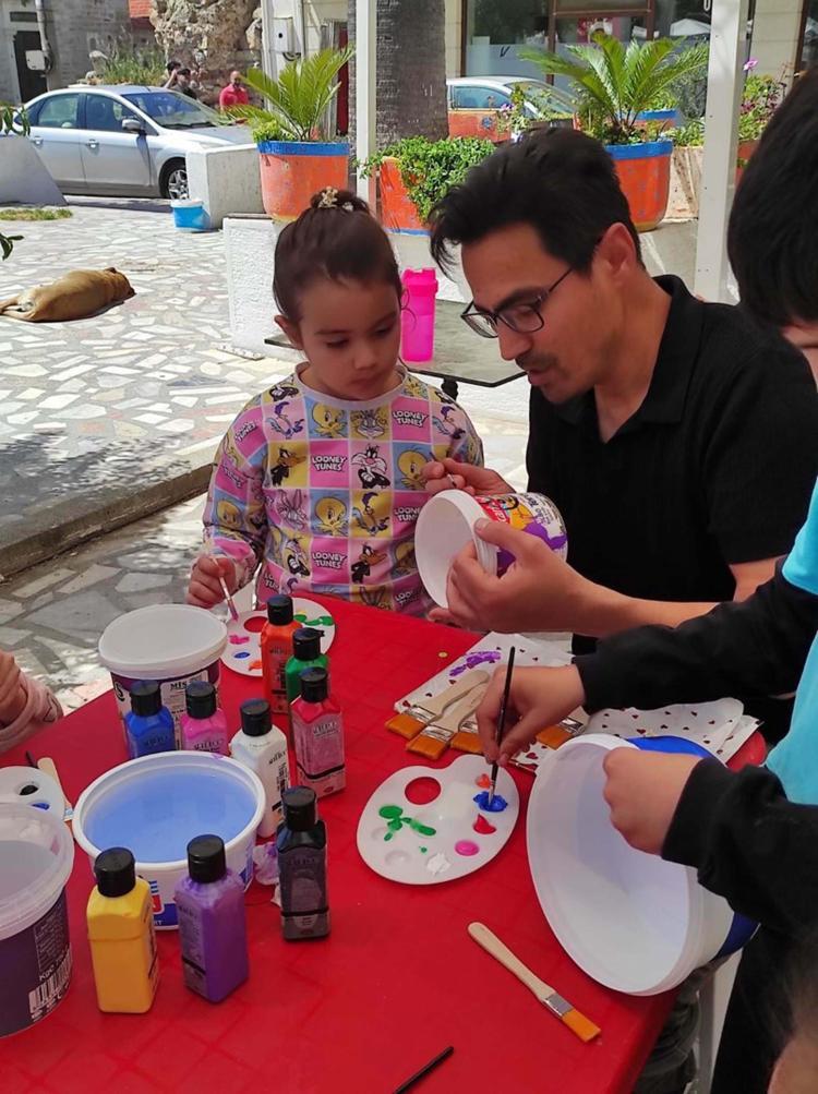 ETKİNLİĞE GİTMEK İÇİN SABIRSIZLANDI