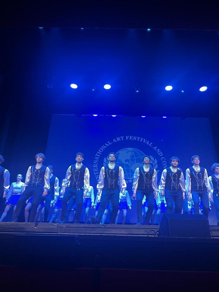 MÜZİKTE ÜÇ AYRI İKİNCİLİK ALDILAR