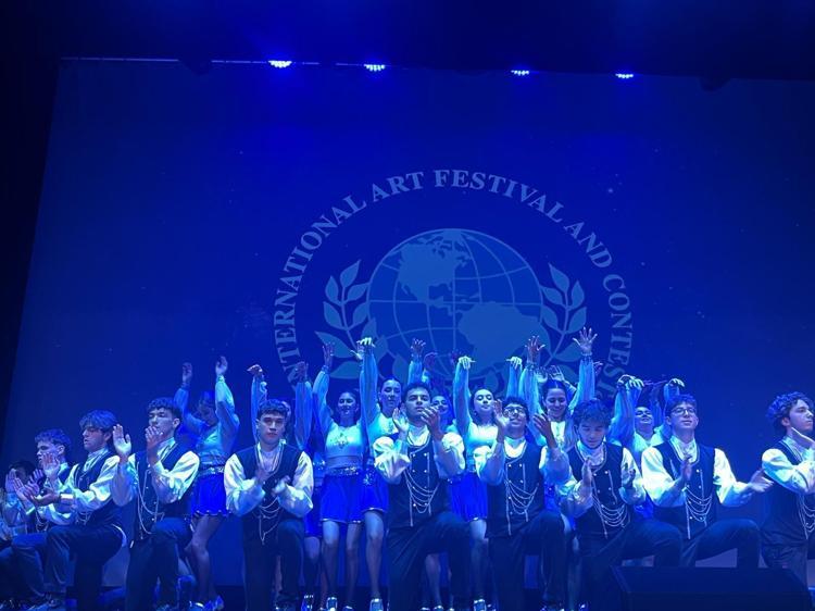 ALKIŞLARLA KARŞILANDILAR