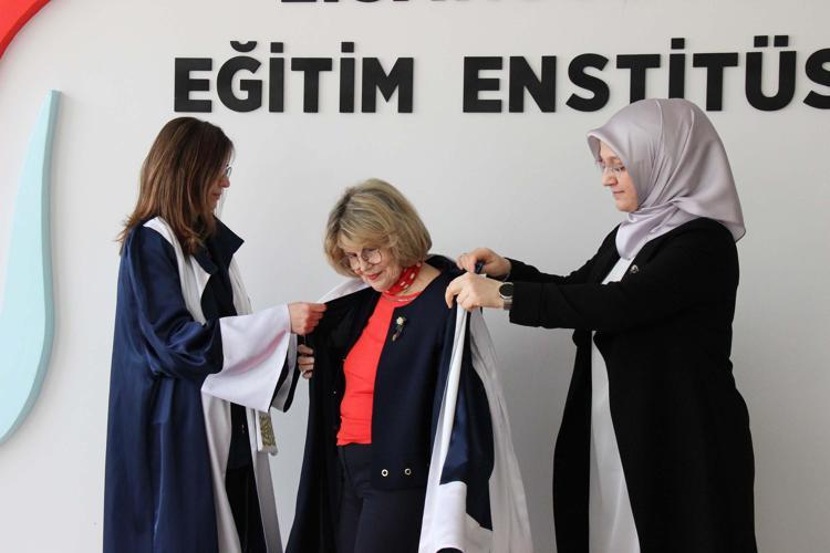 BAŞARIMI ŞEVK VE AZİMLE ÇALIŞMAMA BORÇLUYUM