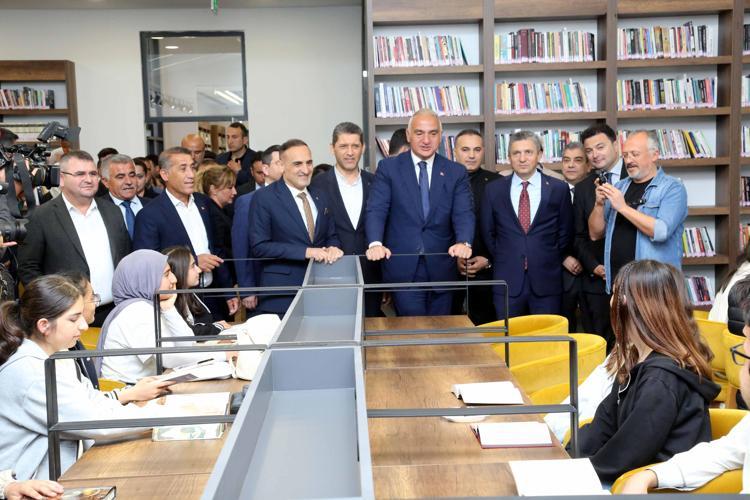 13 BİNDEN FAZLA KİTAP