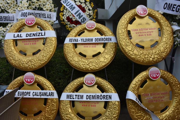 DEMİRÖREN AİLESİNDEN ÇELENK