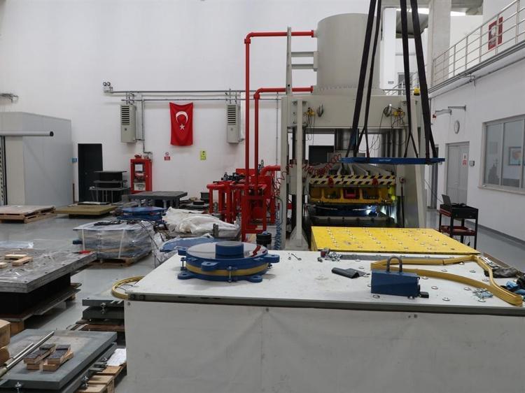 ‘BU CİHAZLARI KOYDUĞUNUZDA DEPREMİ ÇOK AZ HİSSEDİYOR OLACAKSINIZ’