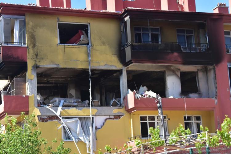 DEPREM OLUYOR SANDIK