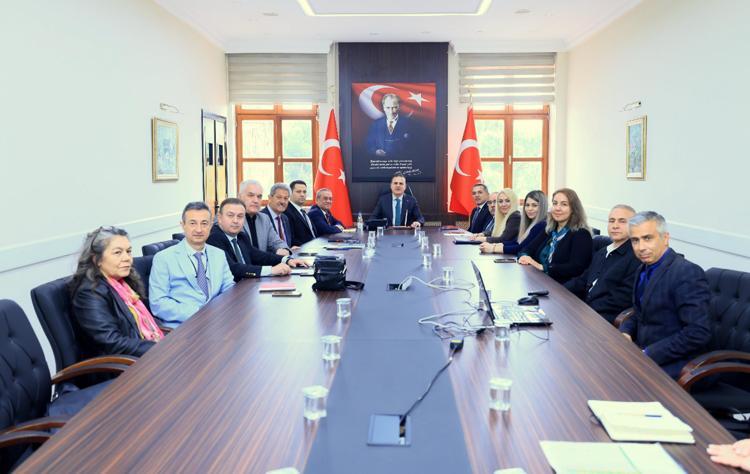 ÇÖP KONTEYNERLERİ KAPATILACAK, BESLEME YASAKLANACAK