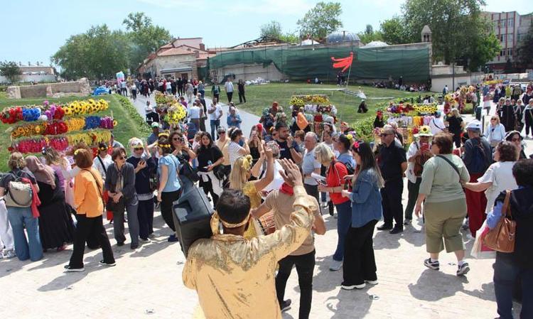 TAVA CİĞERİ İÇİN KUYRUK OLUŞTU