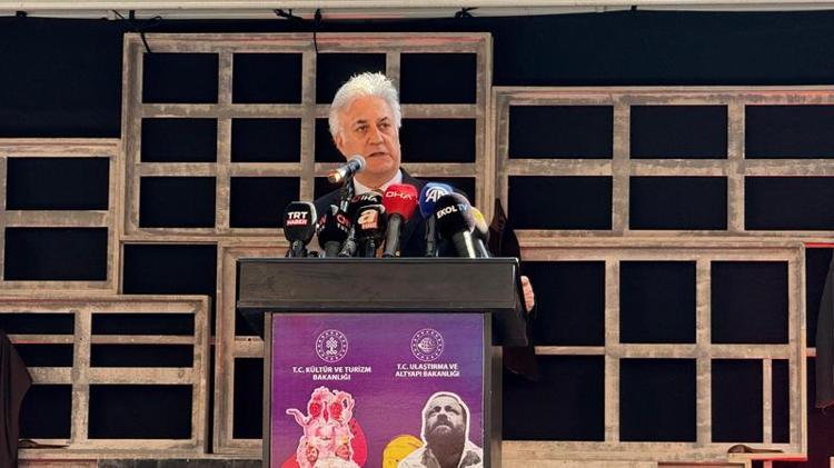 ‘SANAT VARILACAK BİR DURAK DEĞİL, YOLCULUĞUN BİZZAT KENDİSİDİR’