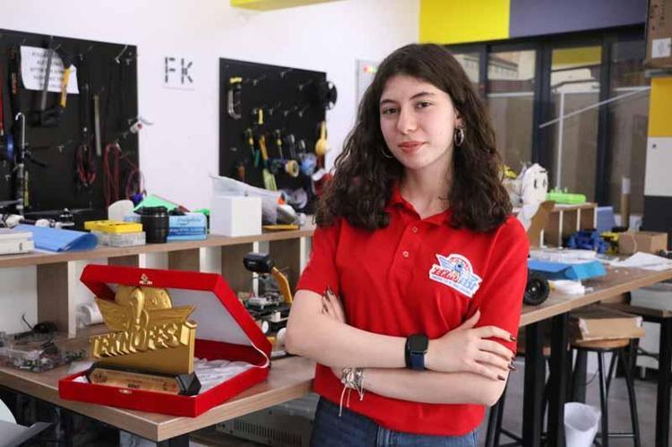 ‘HER ŞEYİ KENDİMİZ TASARLAYIP ÜRETELİM İSTEDİK’