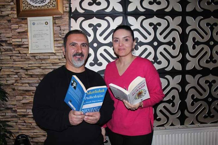 EVİMİZDE HERKESİN KİTAP OKUMA ALIŞKANLIĞI VAR