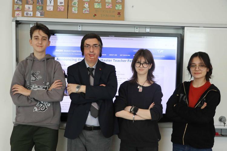 ‘ÜLKEMİZE VE MİLLETİMİZE HİZMET ETMEYE DEVAM EDECEĞİM’