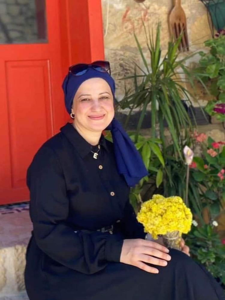 BAŞINA ÜTÜ İLE VURDU