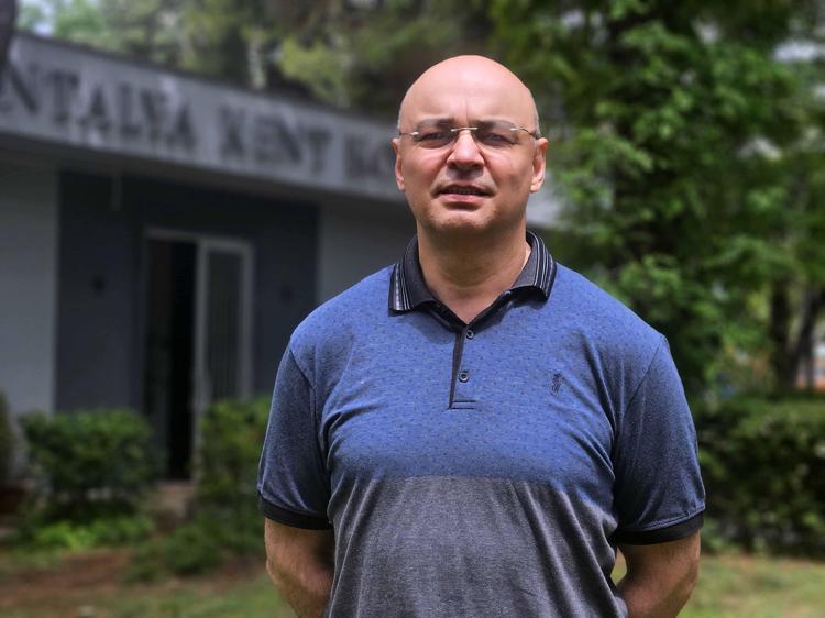 PLAJA ULAŞIMI SAĞLAYAN ASANSÖRLER VAR