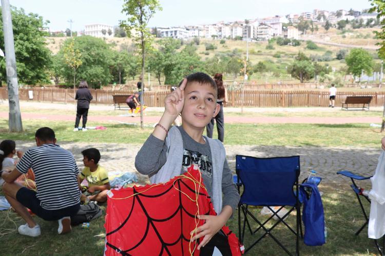 ETKİLEŞİMİ GÜZEL SANATLA YAPABİLECEKLERİNE KANAAT GETİRDİLER