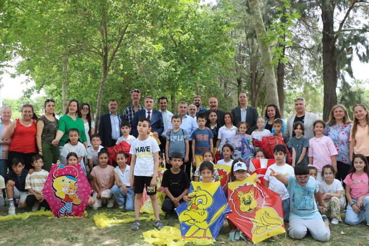 İLETİŞİM BECERİLERİNİ GELİŞTİRDİ