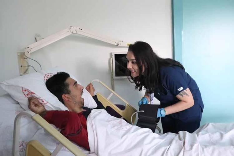 BENİMLE BİRLİKTE TÜRKÜ SÖYLEYEBİLİYORLAR