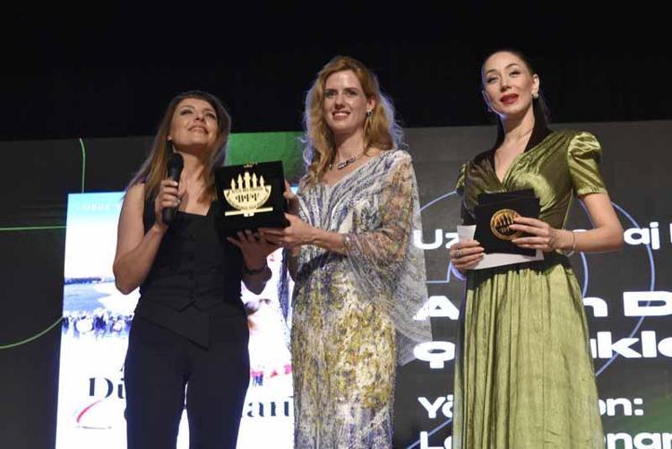 FESTİVALDE DERECEYE GİREN SANATÇILAR ÖDÜLLERİNİ ALDI