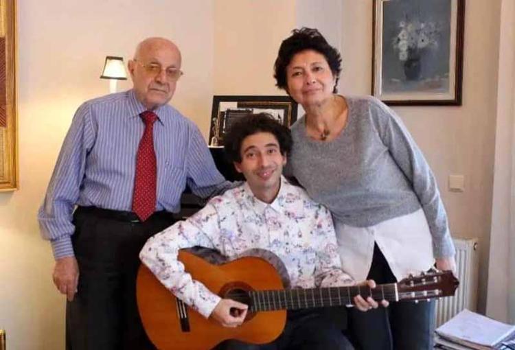 KÜÇÜK YAŞTA MÜZİĞE İLGİSİ BAŞLADI