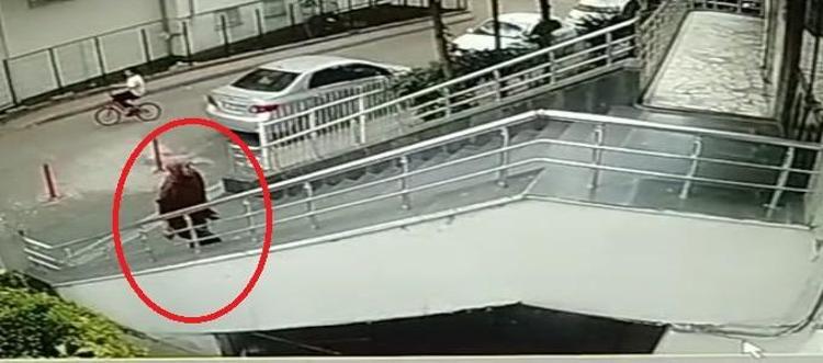 AMBULANSTAN İNDİRİLİRKEN SEDYEYLE BİRLİKTE DÜŞTÜ