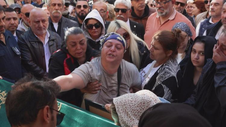 ‘DARBUKANI SUSTURDUN, SON SAHNEDESİN’