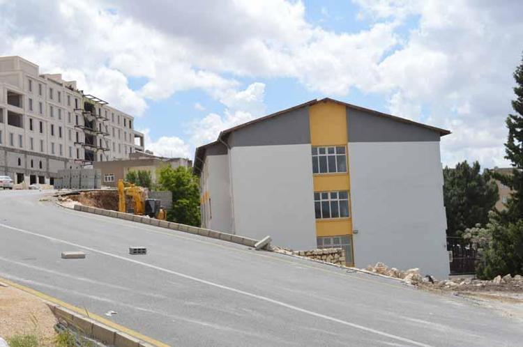 ÖĞRENCİLER BAŞKA OKULLARA YÖNLENDİRİLDİ