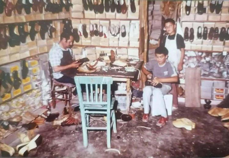 DERİ KOKUSUYLA BÜYÜDÜM