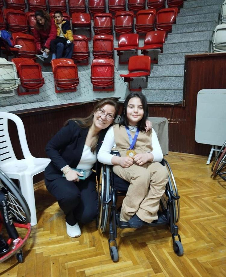 ALKIŞLARI DUYDUĞUMDA BEN BİLE ÇOK HEYECANLANIYORUM