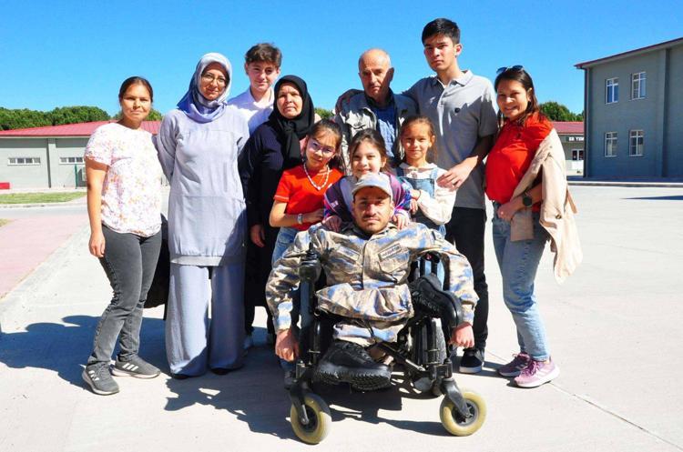 AİLELER GÖZYAŞLARINI TUTAMADI