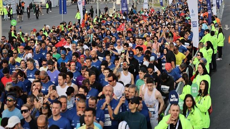 YARI MARATONDA İYİLİK İÇİN KOŞTULAR