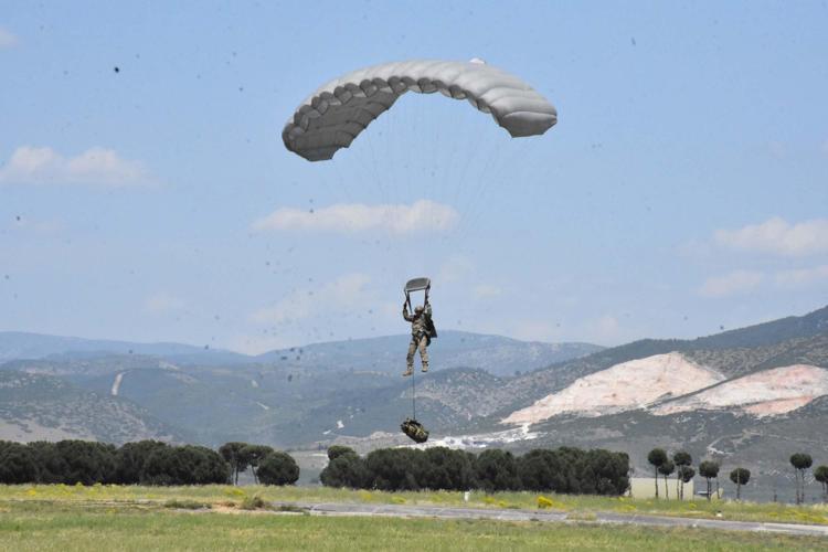 ATLAYIŞLARIMIZ YAKLAŞIK 10 BİN FİT İRTİFADAN İCRA EDİLİYOR