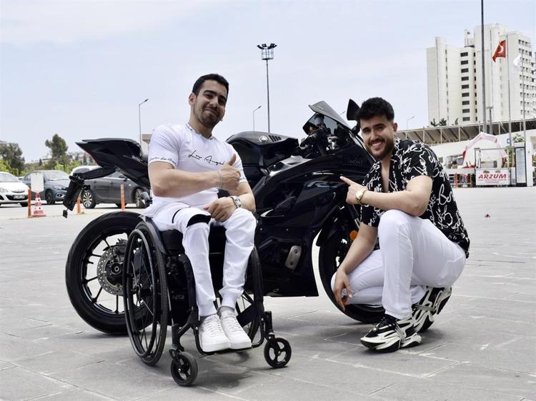 SIRTIMDA KALBİNİN ATIŞINI HİSSETTİM