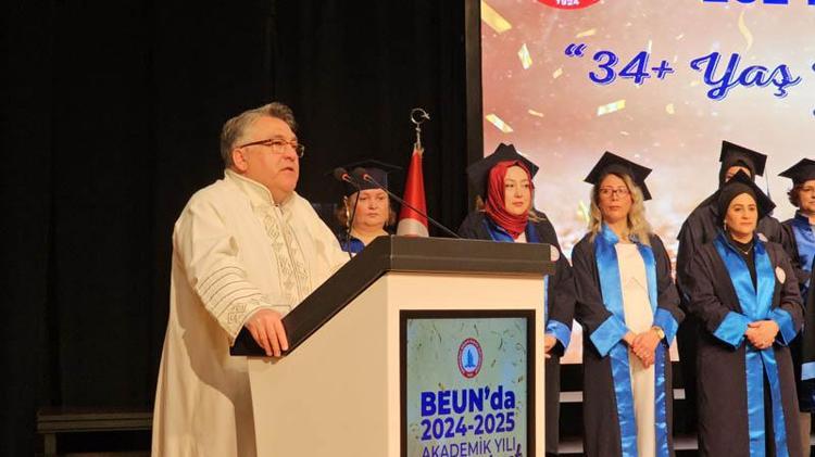 ‘AİLEYİ AYAKTA TUTAN EN GÜÇLÜ YAPI TAŞI KADINDIR’