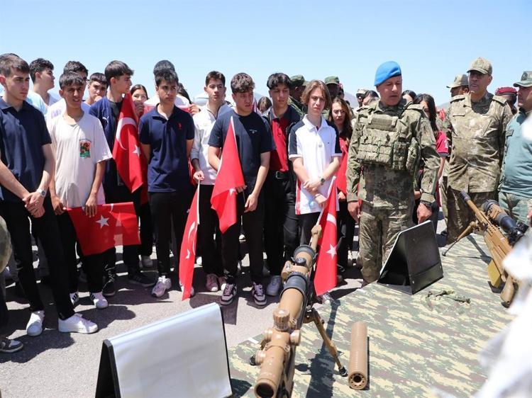 1003 PERSONEL KATILDI