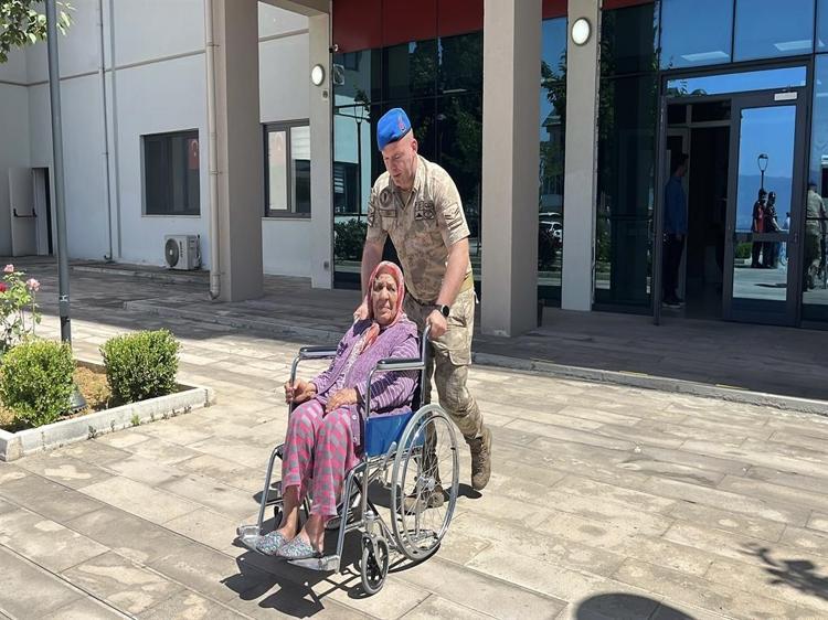 HUZUREVİNDE DE TATBİKAT YAPILDI