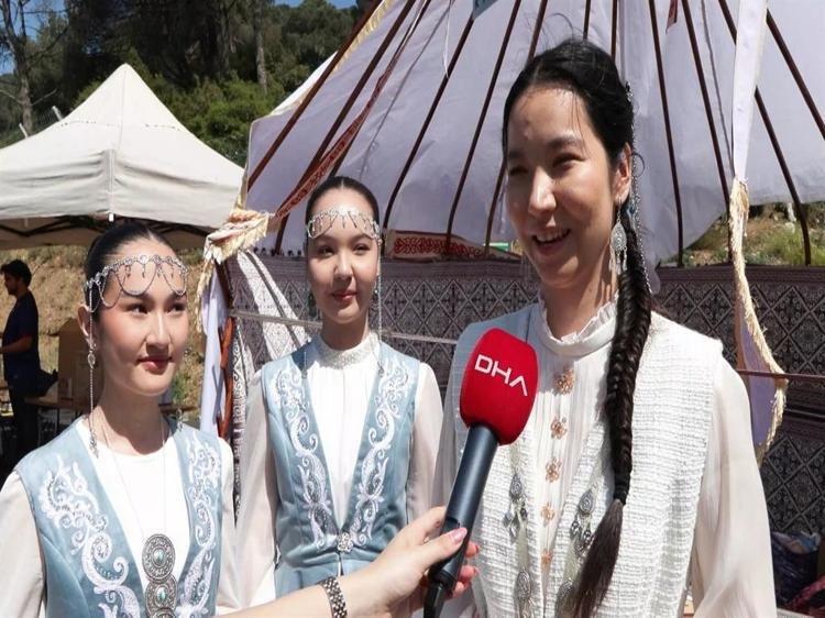 ‘BU TARZ FESTİVALLERİ ÜLKELERİN KÜLTÜRÜNÜN YAYGINLAŞMASI İÇİN ÇOK FAYDALI BULUYORUM’