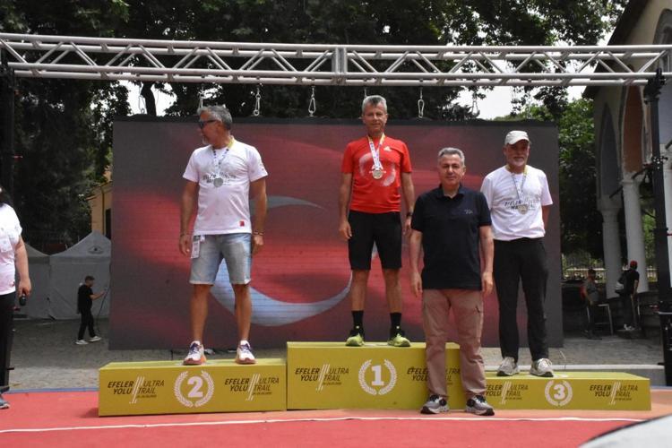 DERECEYE GİREN SPORCULARA ÖDÜLLERİ TAKDİM EDİLDİ