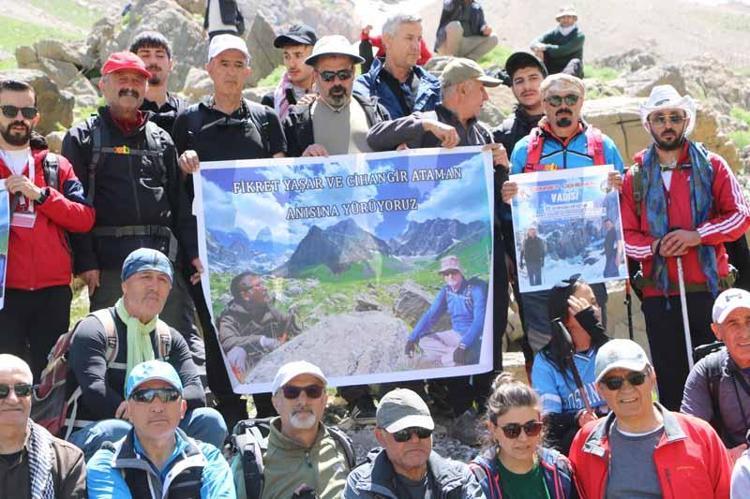 BİRİ GÖNÜL DOSTU, BİRİ MÜMTAZ KİŞİLİK